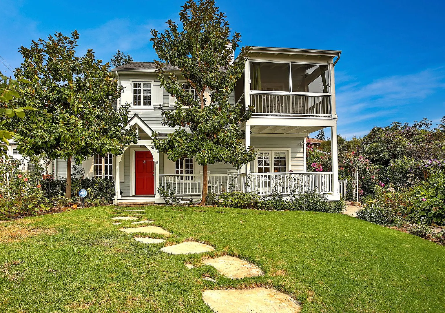 Picturesque Santa Barbara Country Cottage in Prime location! — Photo 1