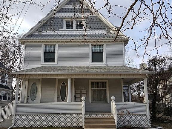 2nd image of 916 W Ottawa St APT 1