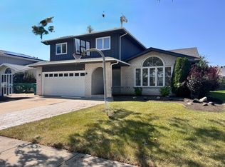 346 Wild Rose Ln, Romeoville, IL 60446