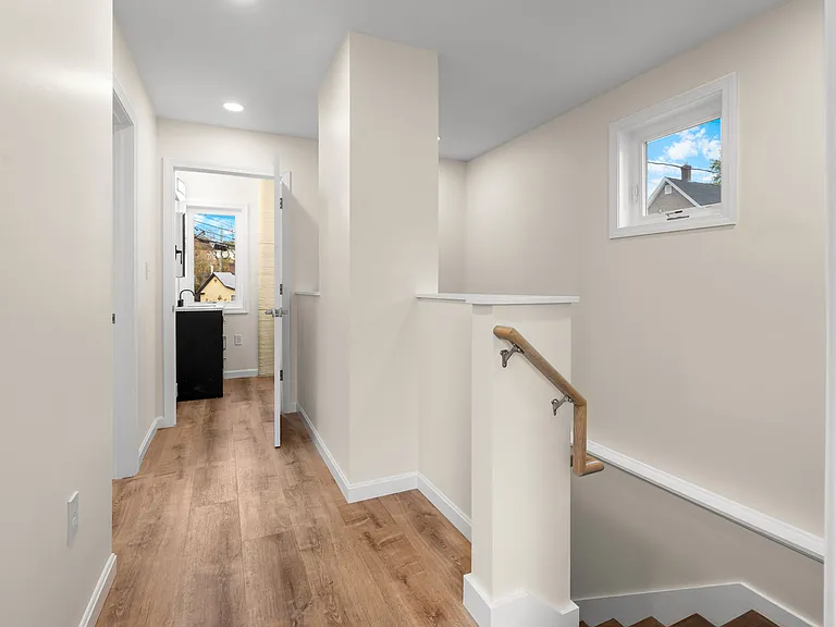32 Jane St — Photo 13