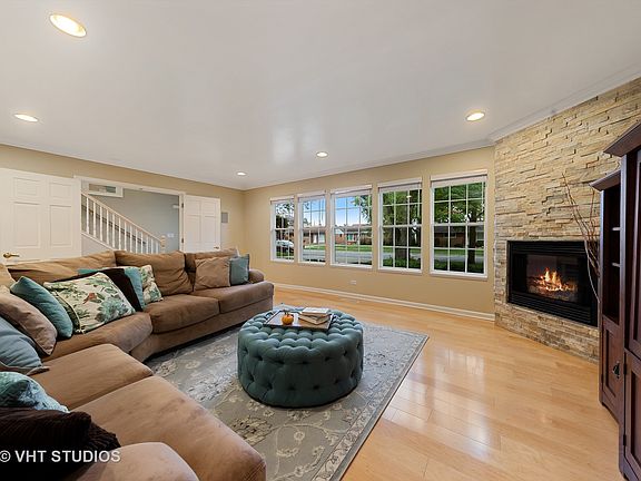 4th image of 1127 Beach Ave