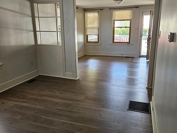 4th image of 465 W Main St