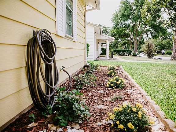 4th image of 806 Aransas Dr