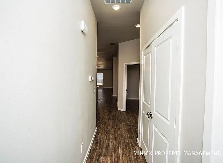 2113 N Jayton Ave #B — Photo 30