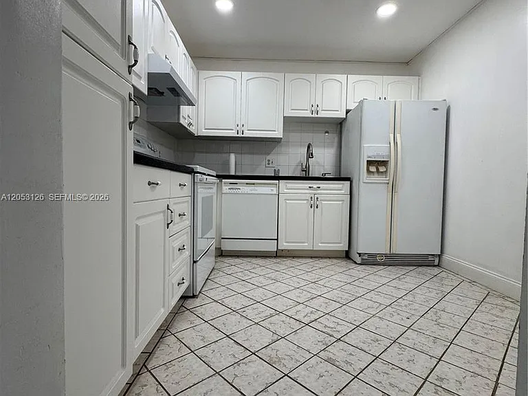 2801 NE 183rd St #405W — Photo 22