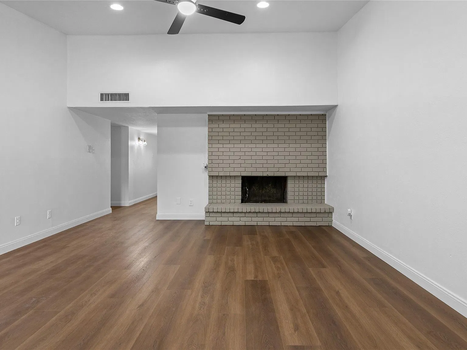 3 bed, 1400 sqft, $2,100 — Photo 1