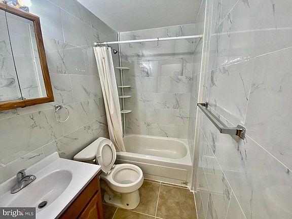 2nd image of 510 Washington Ave APT 2B
