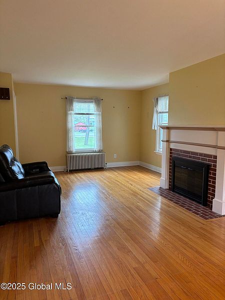 3rd image of 33 Maple Road