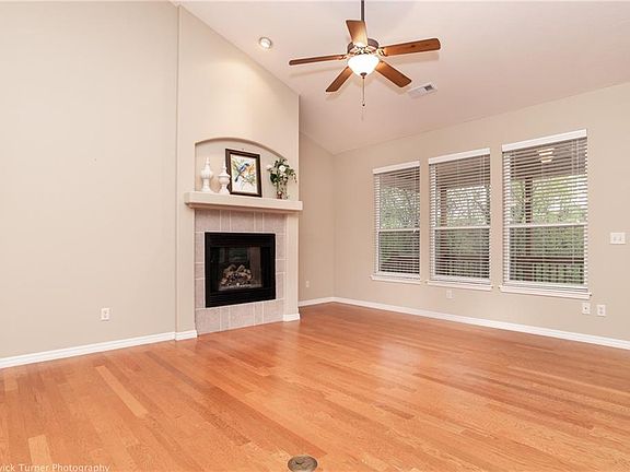 2nd image of 8 Parkridge Dr