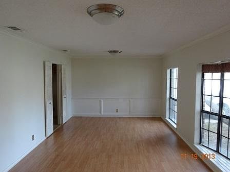 3rd image of 9386 Lamerton St