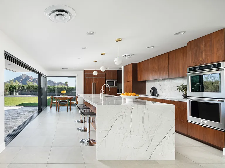 4020 E Sierra Vista Dr — Photo 3