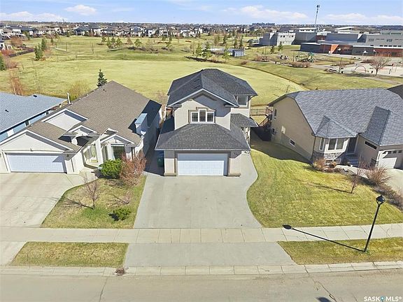 2nd image of 231 Willowgrove BOULEVARD