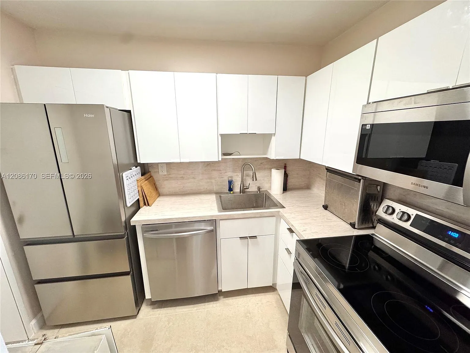 Triton Tower Condo — Photo 4