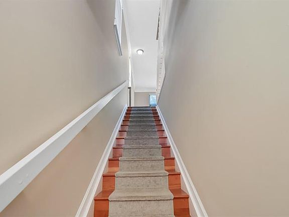 3rd image of 2028 Alta Meadows Ln APT 1001
