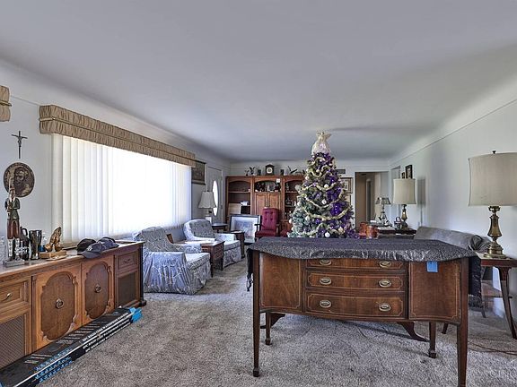 4th image of 420 Hilltop Ln
