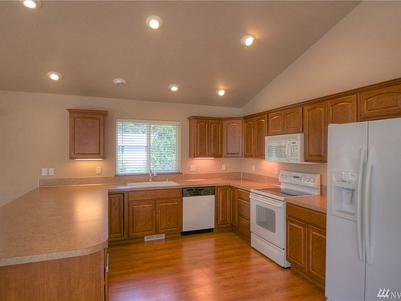 5th image of 5226 Beach Way NE