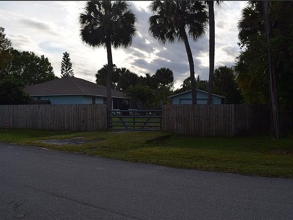 4th image of 3400 Menendez Ave
