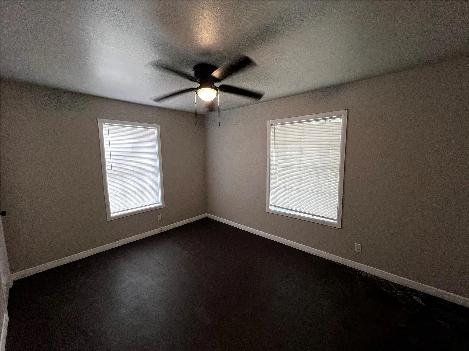 4 bed, 2.0 bath, 2008 sqft, $1,800 — Photo 2