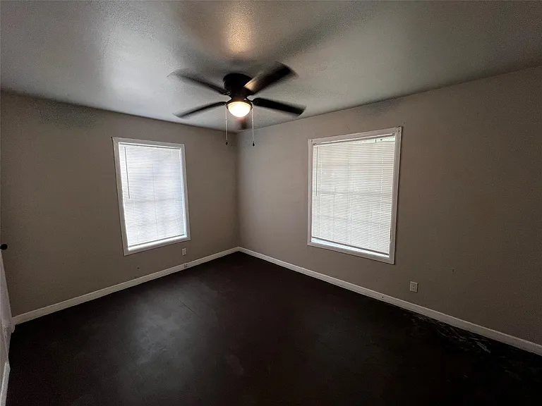 1380 Fairway St — Photo 2