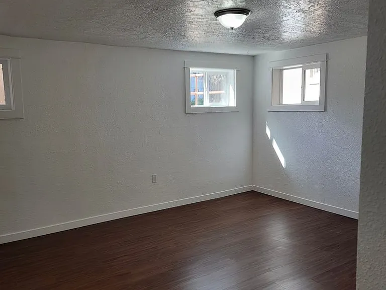 Avondale Apartments — Photo 15