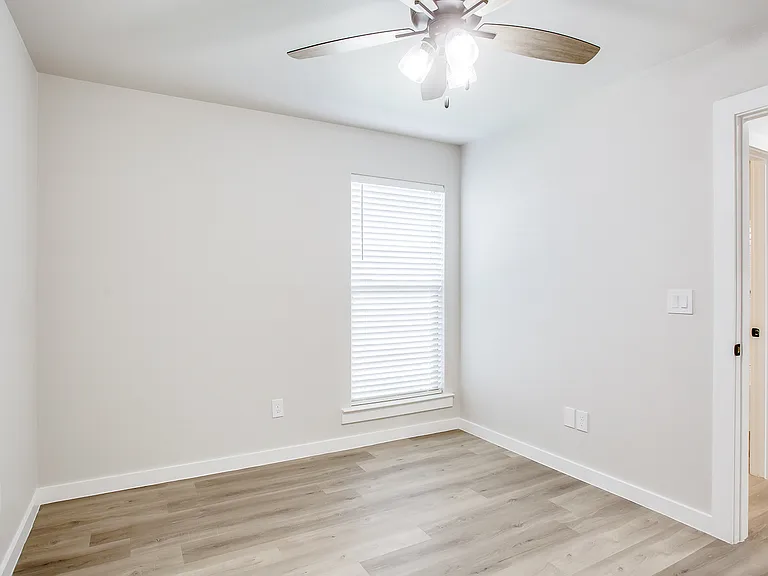 10512 Abbeville Ave — Photo 17