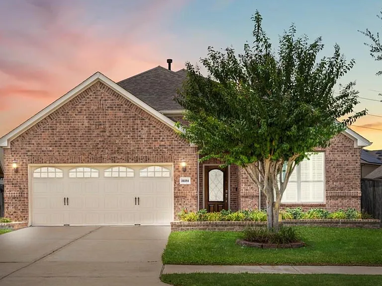28254 Natalie Bend Rd — Photo 1