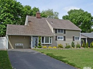 162 Tardy Ln S, Wantagh, NY 11793