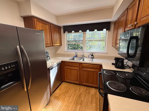 12141 Chaucer Ln Unit 12141, Woodbridge, VA 22192