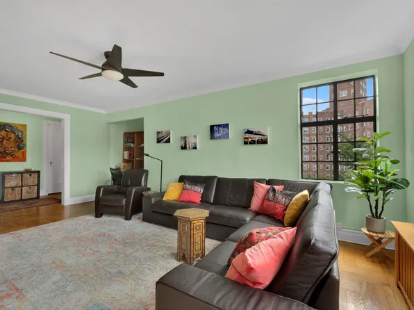 116 Pinehurst Avenue image 1 of 21
