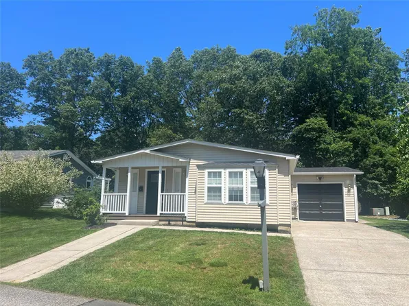 1407 unit 4 Middle Road #4, Riverhead, NY 11933