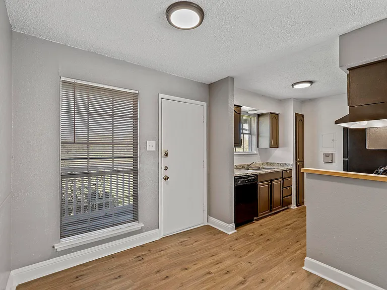 Flats at Brentwood — Photo 6