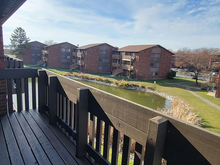 29W531 Country Ridge Dr #E — Photo 9