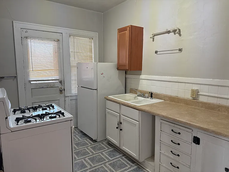3811 Peters Ave #5 — Photo 3
