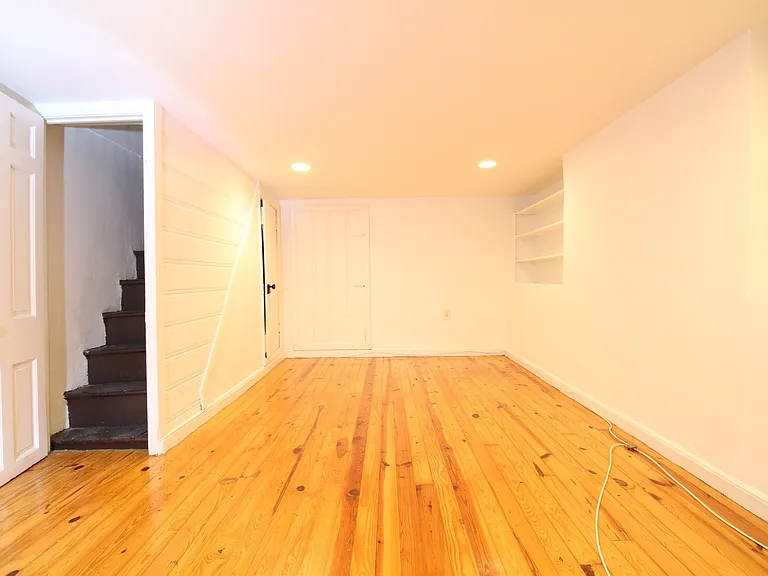 404 S 9th St — Photo 15