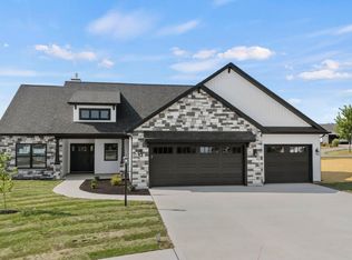 17525 Fett Dr, Huntertown, IN 46748
