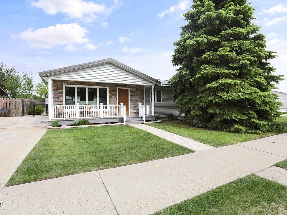 1st image of 2216 8th Ave E