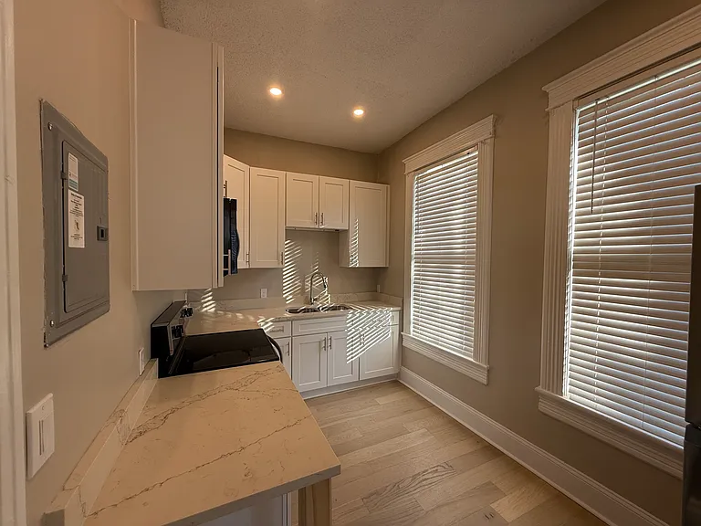 2740 Oak St #1 — Photo 2