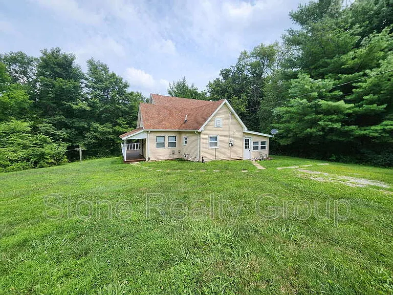 1102 E Circle Dr — Photo 1