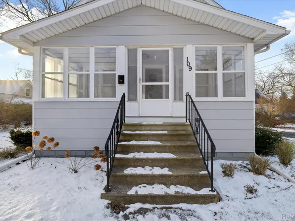 109 W North St, Owosso, MI 48867