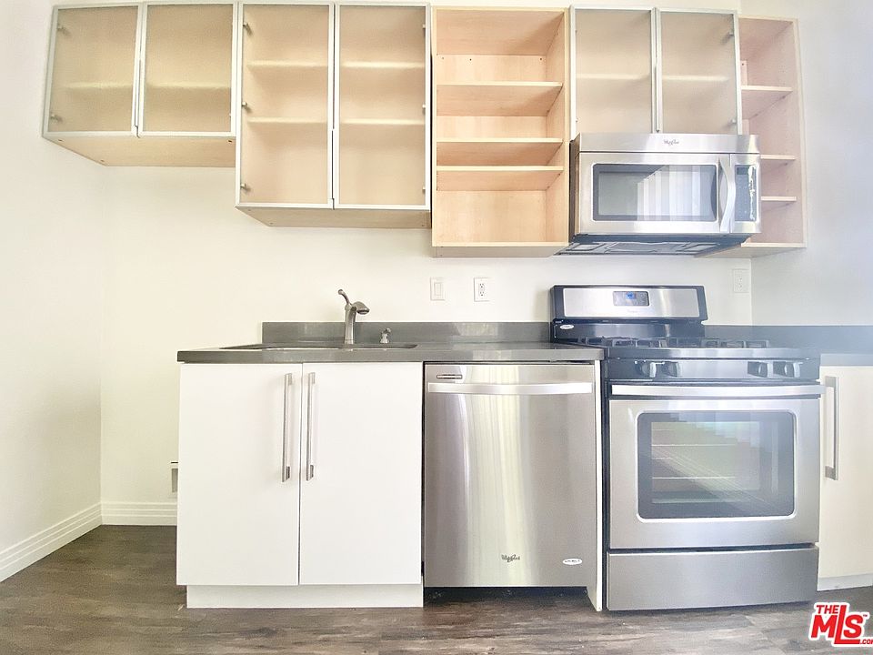 1st image of 826 S Kenmore Ave APT 26