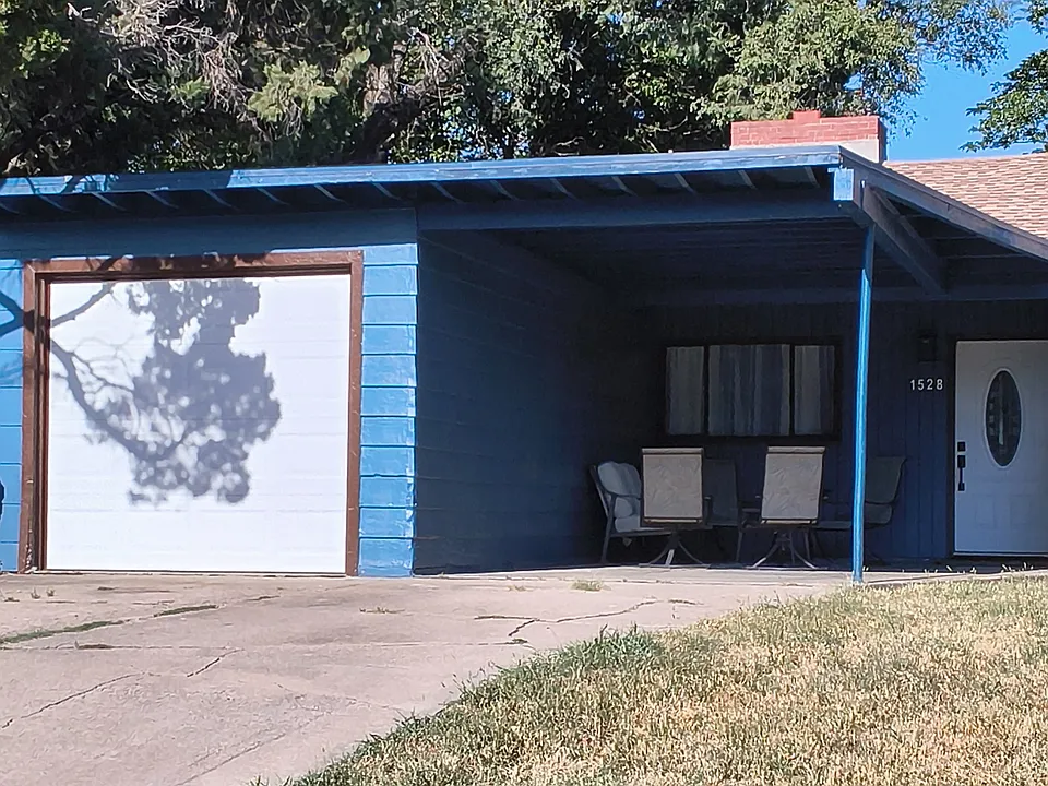 1528 N Yale Blvd
