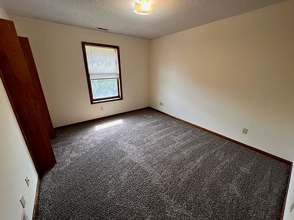 2nd image of 834 E Prairie Hill Dr #2B-1BA