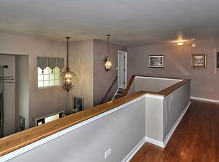 142 Emerald Dr, Streamwood, IL