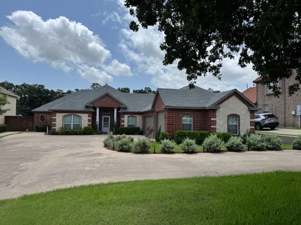 3840 W Pioneer Dr, Irving, TX 75061