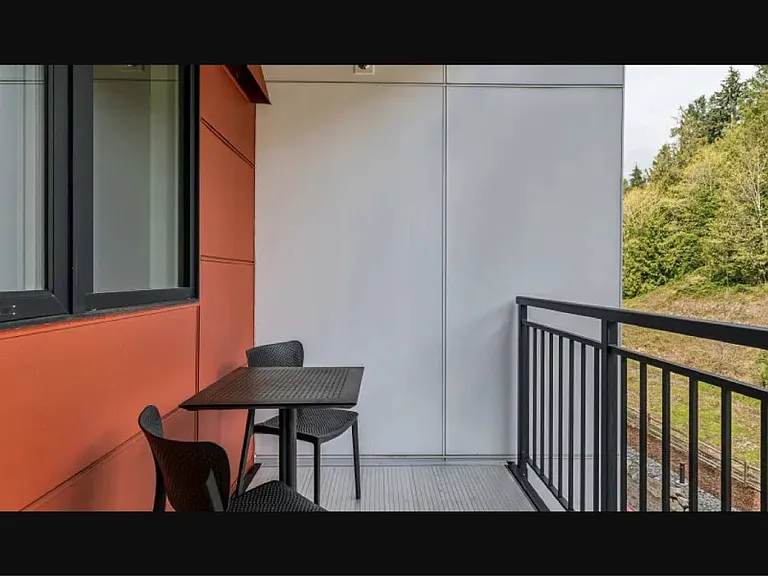 Traxx Apartments — Photo 4