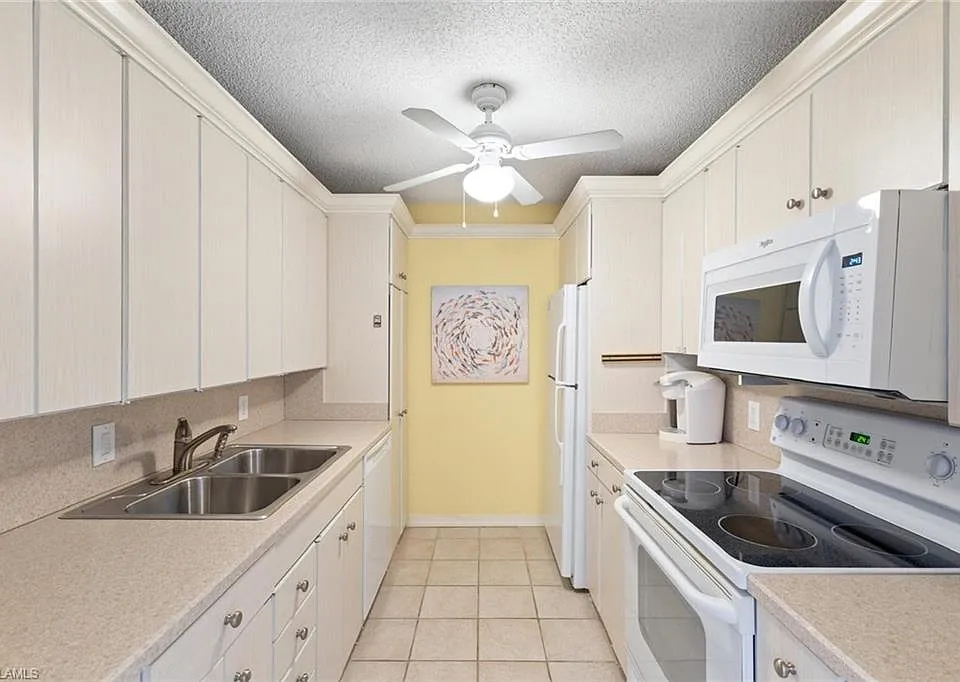 555 Park Shore Dr #B-302