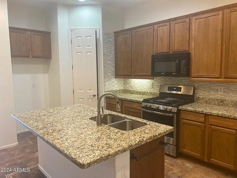 16192 W Cocopah St — Photo 4