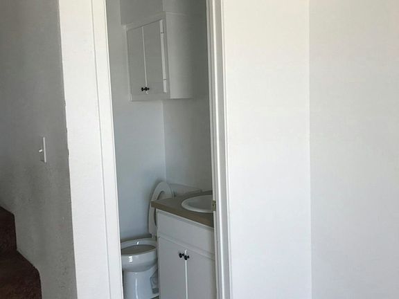 5th image of 802 Matthew Ave #205