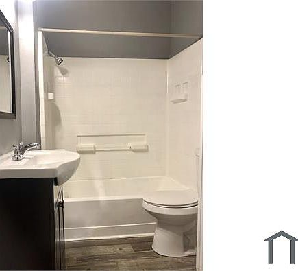 3rd image of 827 W Rosewood Ave APT 1