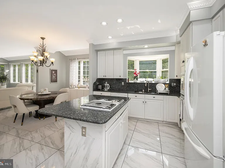 16005 Kings Mountain Rd — Photo 16